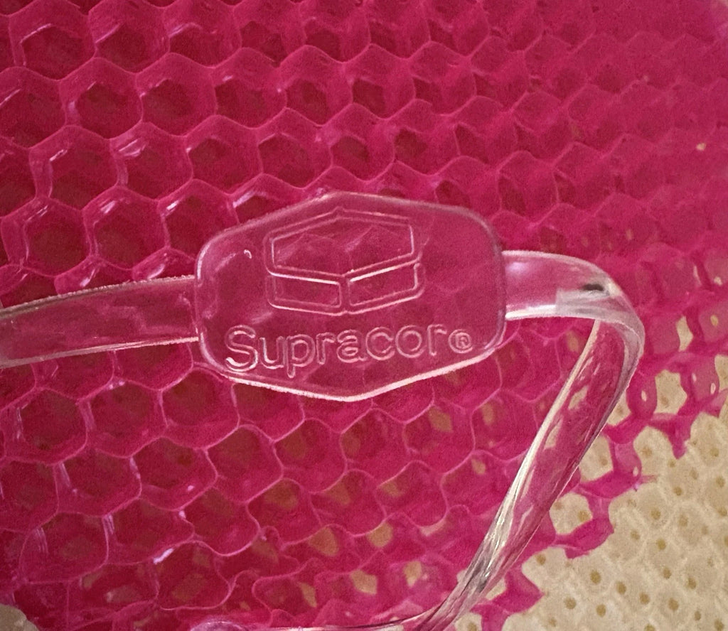 Supracor Stimulite Honeycomb Firmer Textured Bath Mitt All Magenta