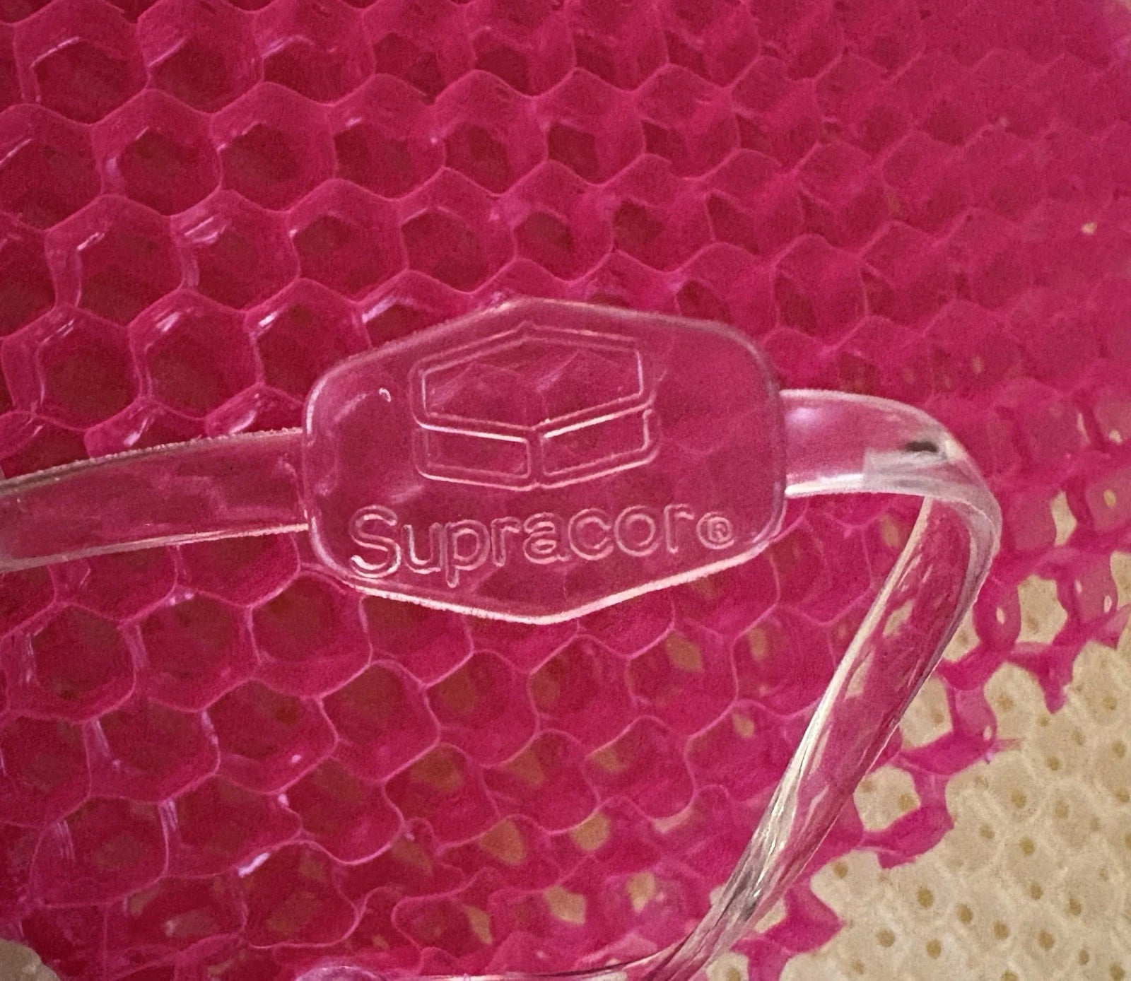 Supracor Stimulite Honeycomb Firmer Textured Bath Mitt All Magenta